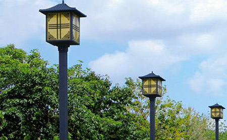 太阳能伊州庭院灯怎么选亮度与续航更耐用